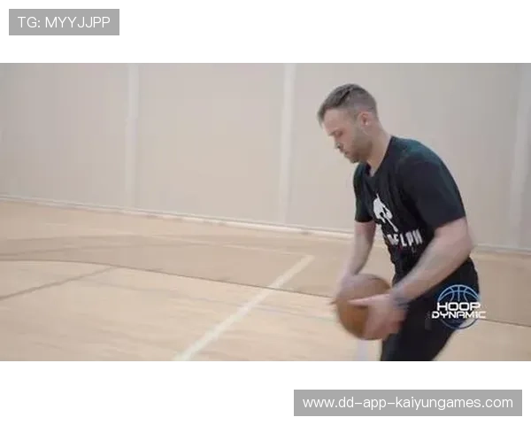 球星被拍在私教课练习“斜传球”与反击转换节奏