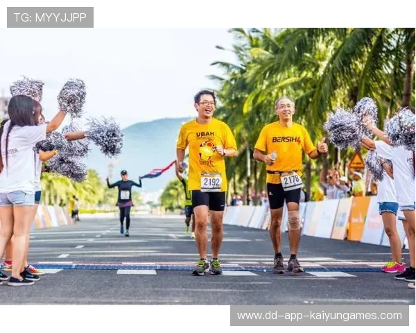 胡志明市马拉松：越南跑者纪录再刷新，精彩无限！，越南胡志明市视频